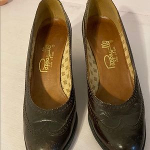 Pappagallo Women's Brown Leather Shoes, minimal scuffs on the toe